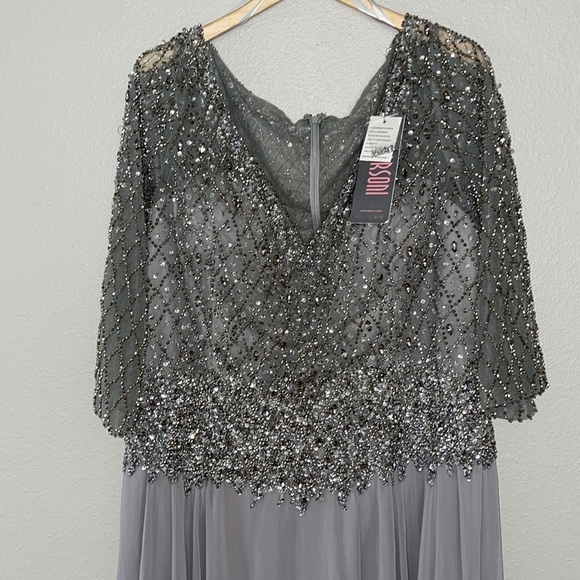 Elegant Gray Maxi Dress - Picture 5 of 16